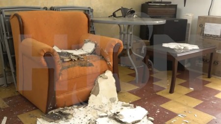 Una familia de adultos mayores sufrió afectaciones en su vivienda por las obras del Metro de la 80 sala-afectada