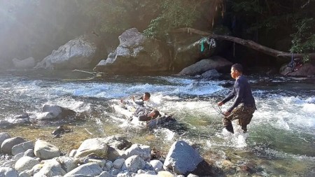 Menor venezolana caminó sola por horas en la selva del Darién para buscar ayuda para su madre que se fracturó