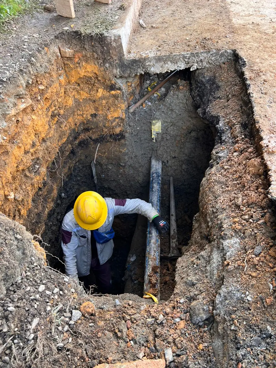EPM continúa trabajando en la reparación del daño que tiene sin agua a un sector del Alto de las Palmas