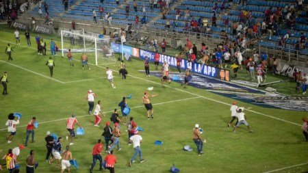 ¿Volvieron a premiar a los hinchas del Junior? En el 2022 también fueron violentos y les dieron los puntos 2022-Unión-Magdalena-hincha