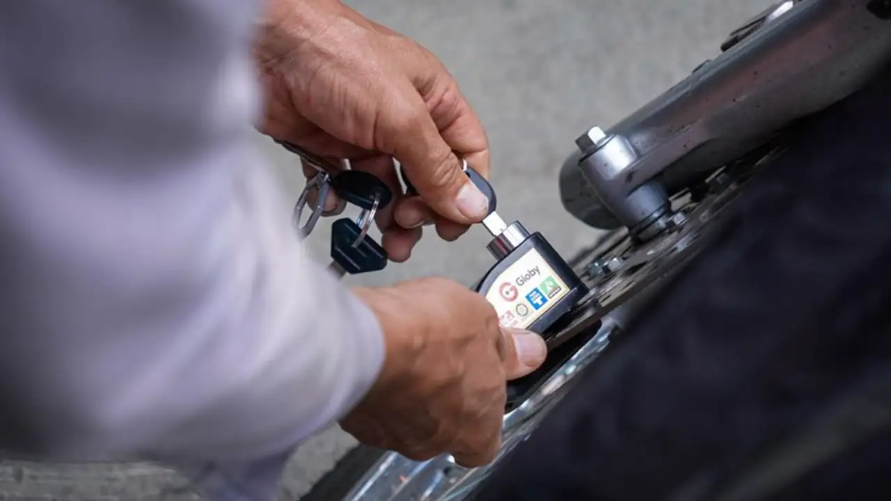 Alcaldía de Envigado entrega candados con alarma a motociclistas en campaña contra el hurto 1 Alcaldía de Envigado entrega candados con alarma a motociclistas en campaña contra el hurto