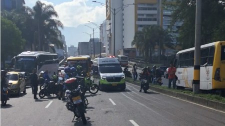 Adulta mayor pierde la vida al ser atropellada por un bus en la Calle Colombia de Medellín Adulta mayor pierde la vida tras ser atropellada por un bus en la Calle Colombia de Medellín