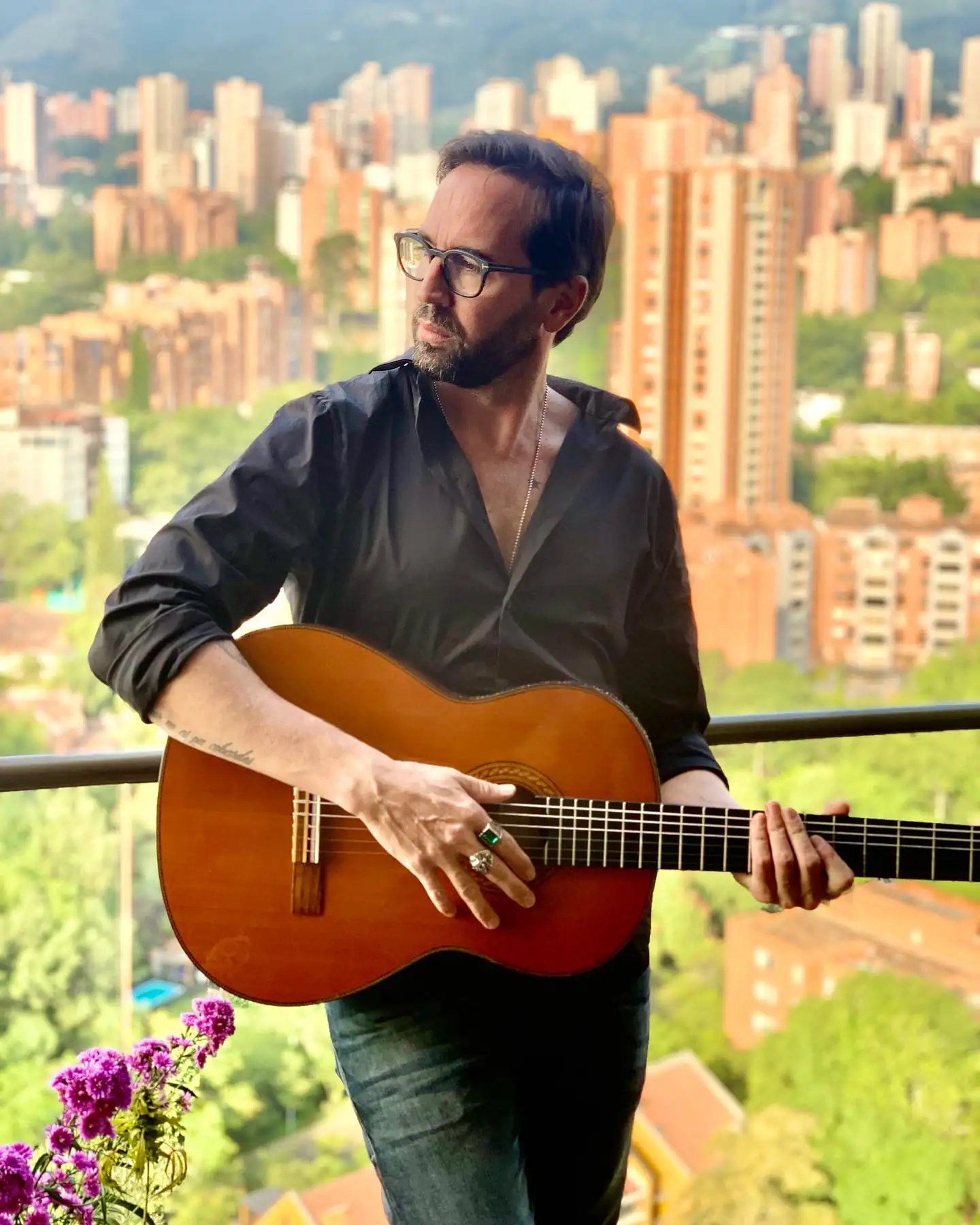 Ladrones se metieron a la casa del cantante Lucas Arnau en Rionegro e hicieron de las suyas