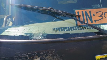 ¡Otro caso! a otro conductor en Bello le lanzaron una piedra