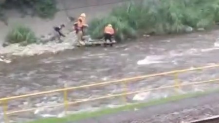 Rescataron un cuerpo en el Río Medellín, a la altura de la estación Poblado