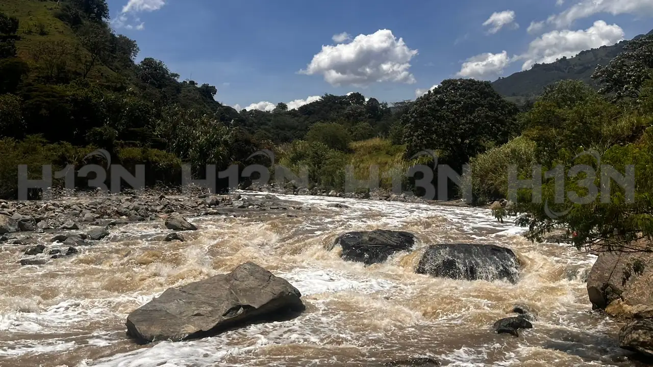 río-piedras-corriente-creciente
