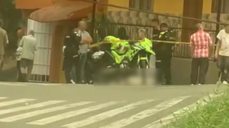 En Envigado, una adulta mayor fallece tras pedir ayuda para bajar de la moto que conducía En Envigado, una adulta mayor fallece tras pedir ayuda para bajar de la moto que conducía
