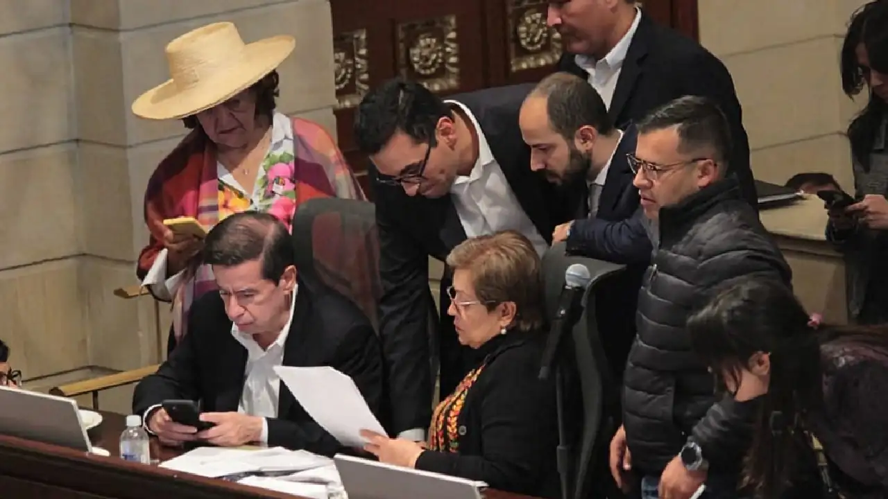 ¡Atención! El horario laboral nocturno iniciaría desde las 7 de la noche ¿Qué falta para que sea realidad? aprobado-articulo-trabajo-nocturno-colombia-reforma-horario laboral