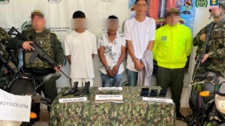 apturan a Miembros de las FARC por Forzar a un Adolescente a Unirse al Grupo
