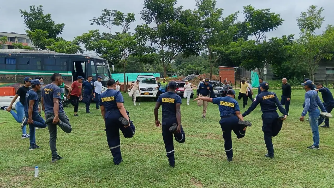 En Antioquia están formando a nuevos bomberos voluntarios para mejorar el personal y la atención en emergencias bomberos-bajo-cauca-valdivia-antioquia