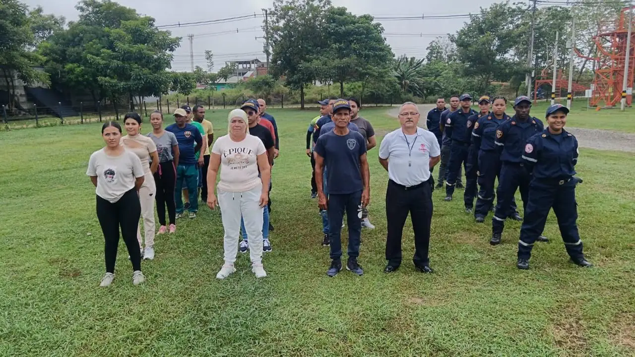 En Antioquia están formando a nuevos bomberos voluntarios para mejorar el personal y la atención en emergencias 1 bomberos-bajo-cauca-valdivia-antioquia1