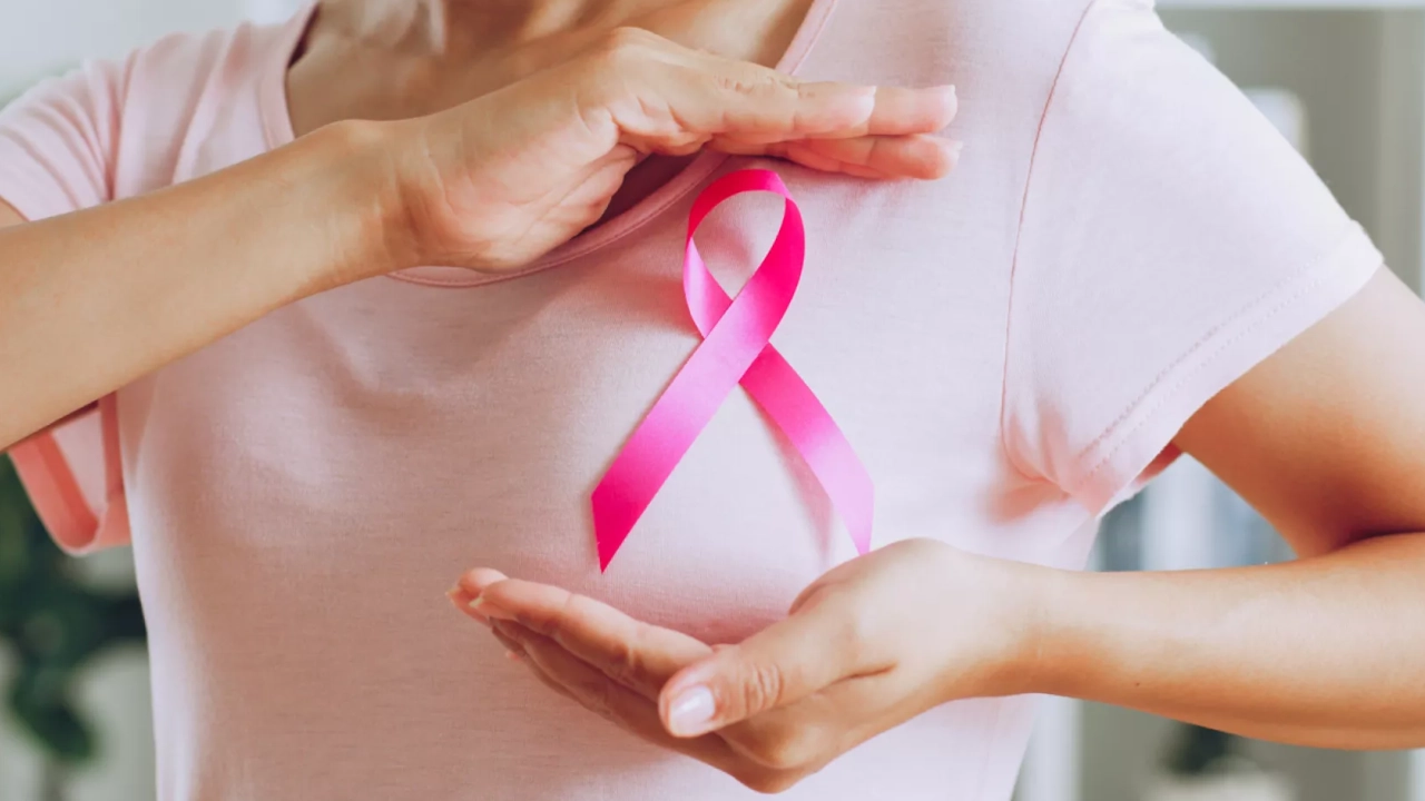 Conmemoración del Día Mundial de la Lucha Contra el Cáncer de Mama Medellín se une contra el cáncer de mama con el Festival Rosa 2025: al año, se presentan quince mil casos en Colombia