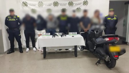 En Itagüí la Policía atendió una riña y evidenció que 6 personas presuntamente comercializaba vehículos con falsedad marcaria capturas-itagui-carros-motos-falseda-marcaria-armas