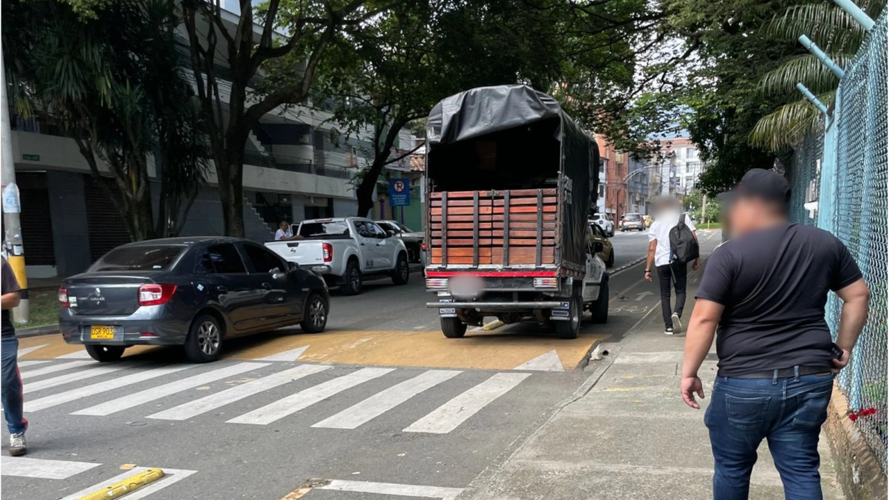 Denuncian parqueos en zonas delimitadas para bicicletas en Medellín