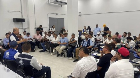 Sí llegó el ministro de Minas a Caucasia a la reunión con los líderes del paro minero