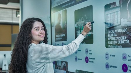 ¡Una gran oportunidad! Medellín impulsa habilidades digitales y bilingüismo con 2.500 cupos disponibles cursos-habilidades-digitales-sapiencia