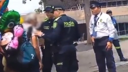 Otra polémica por trino de Petro, esta vez por un vendedor de globos que estaba en un evento para niños Otra polémica por trino de Petro, esta vez por un vendedor de globos que estaba en un evento para niños