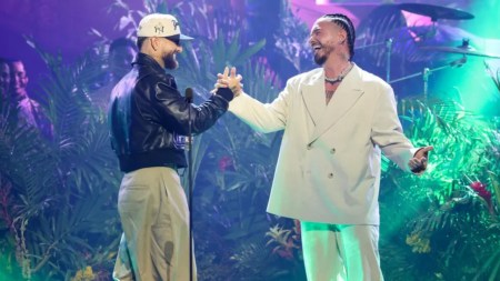 Maluma y J balvin protagonistas de un emotivo reencuentro en los Latin Billboard