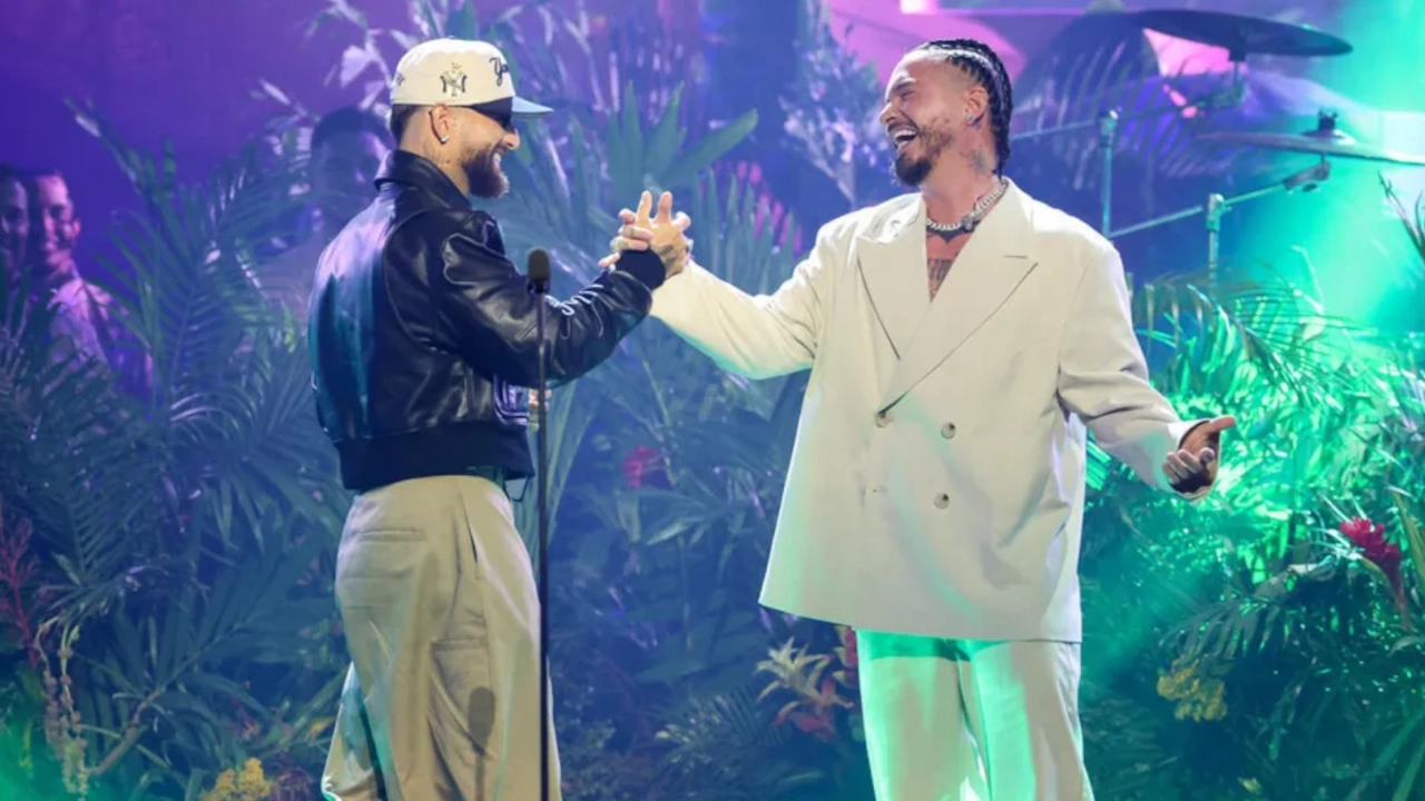 Maluma y J balvin protagonistas de un emotivo reencuentro en los Latin Billboard