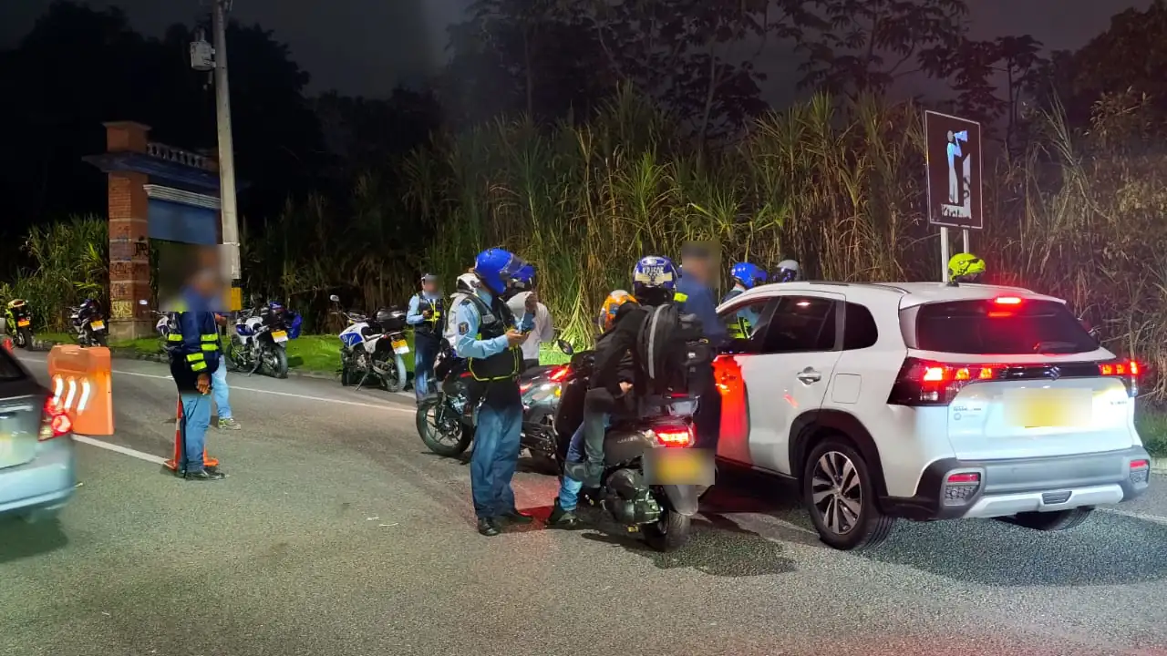 Operativos de control en Las Palmas han dejado cerca de 1.828 comparendos a personas infractoras 3 operativos-control-las-palmas-medellin1