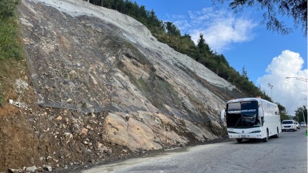 Habilitaron dos carriles en el sector El Mirador en Santa Elena Habilitaron dos carriles en el sector El Mirador en Santa Elena