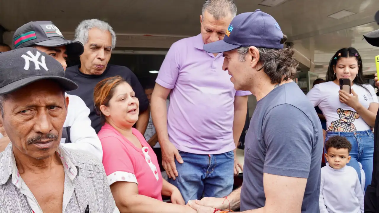 Medellín responde a la emergencia en Santa Cruz con más de 20 millones en ayudas para 305 familias