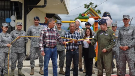 Rionegro recibe el apoyo de la Fuerza Aeroespacial Colombiana para mejorar sus escuelas