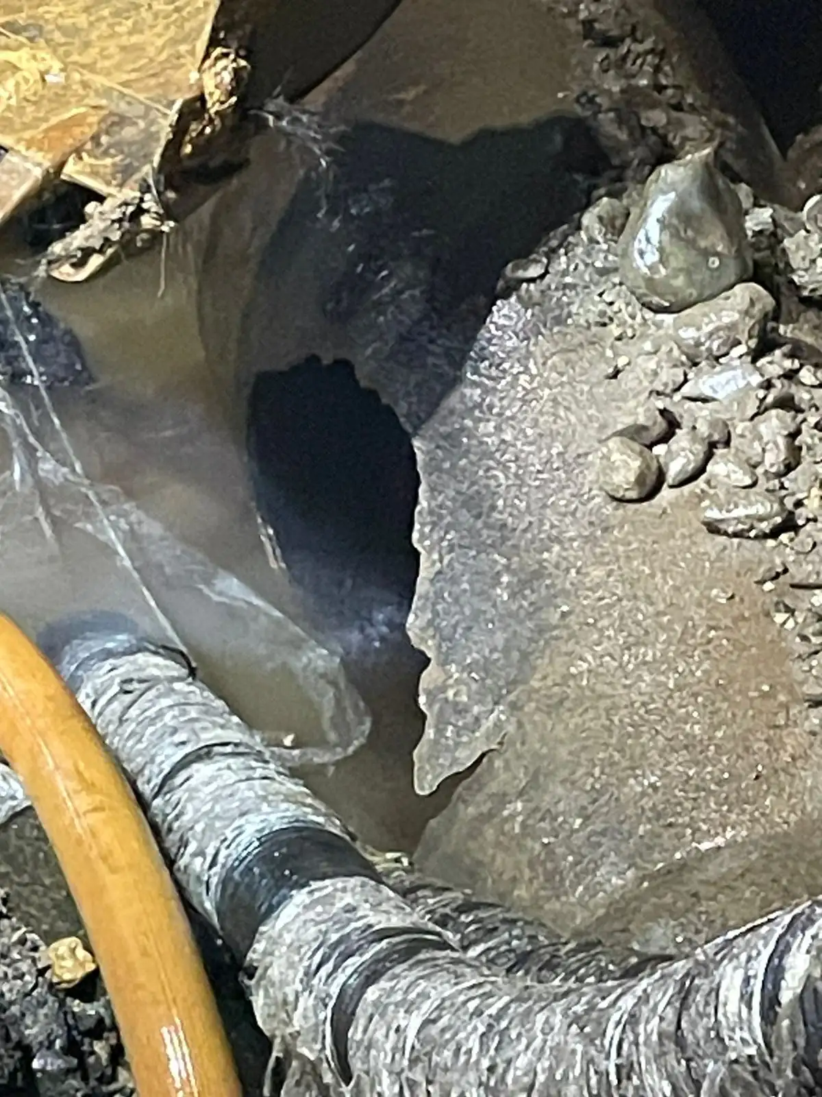 EPM entregó detalles de las labores que realizan tras la emergencia en el barrio Santa Cruz