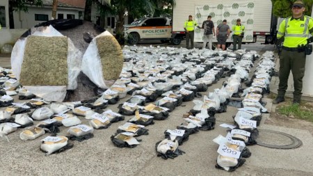 Policía descubrió gigantesco cargamento de marihuana en vías del Magdalena Medio Policía descubrió gigantesco cargamento de marihuana en vías del Magdalena Medio