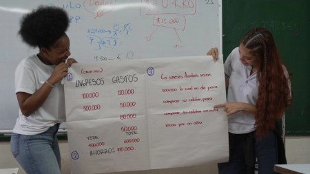 Estudiantes de bachillerato en Manrique se educan financieramente