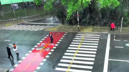 Reportan que encapuchados estarían lanzando explosivos cerca de la UdeA en Medellín