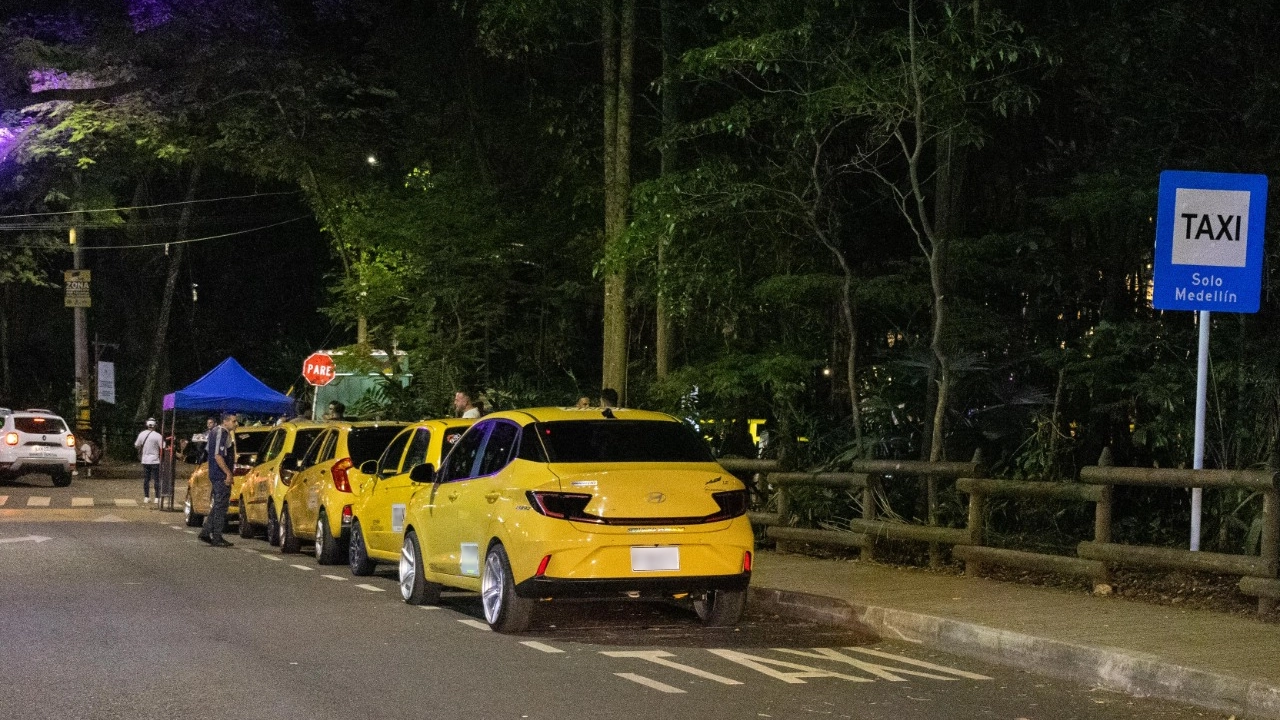Este acopio está regulado con el fin de brindar seguridad y confianza a los que tomen un taxi allí 