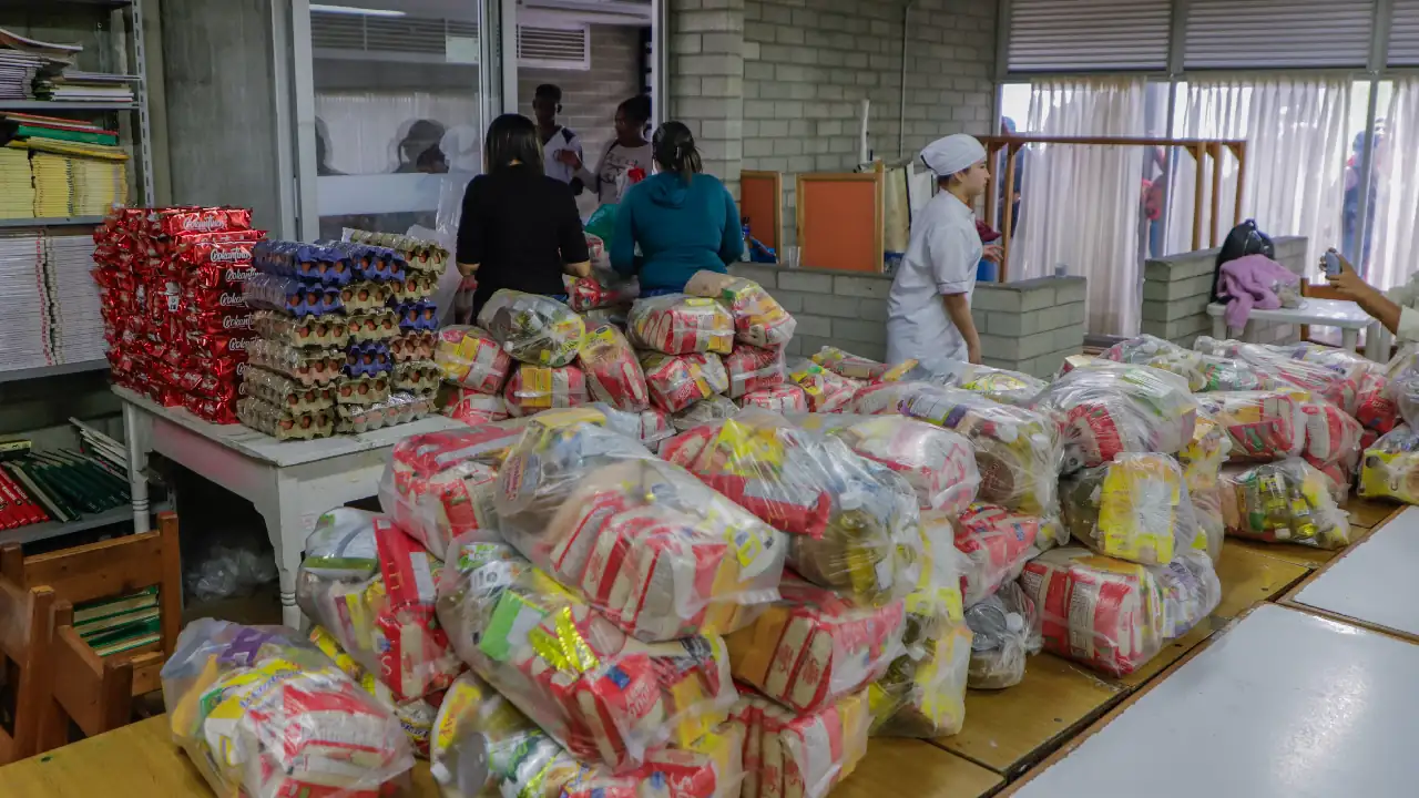 ¡Más apoyo! En La Ceja 3.400 estudiantes recibirán kits de alimentación para sus vacaciones de fin de año 1 alimentos-estudiantes-laceja-receso-escolar1