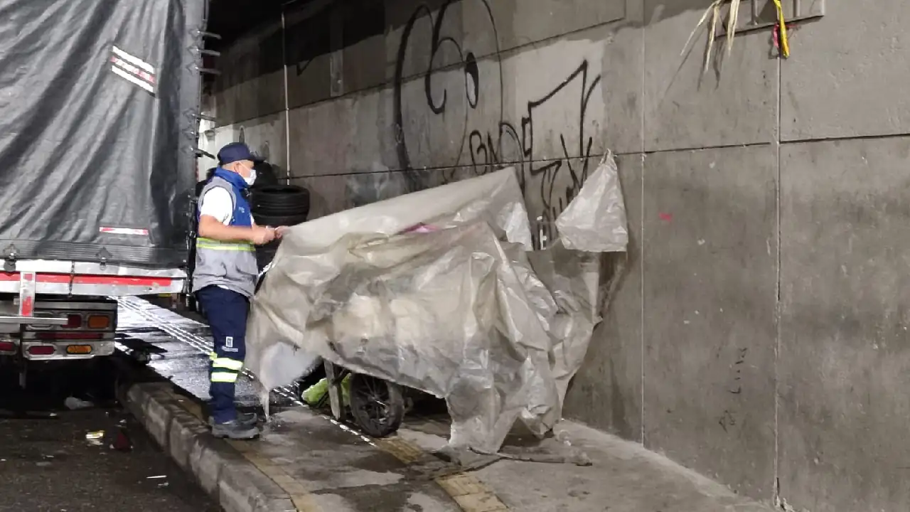 Operativos de control y atención a habitantes de calle en Medellín se intensifican, autoridades intervinieron sector de la Regional 2 atencion-habitantes-calle-intervencion-puentes1