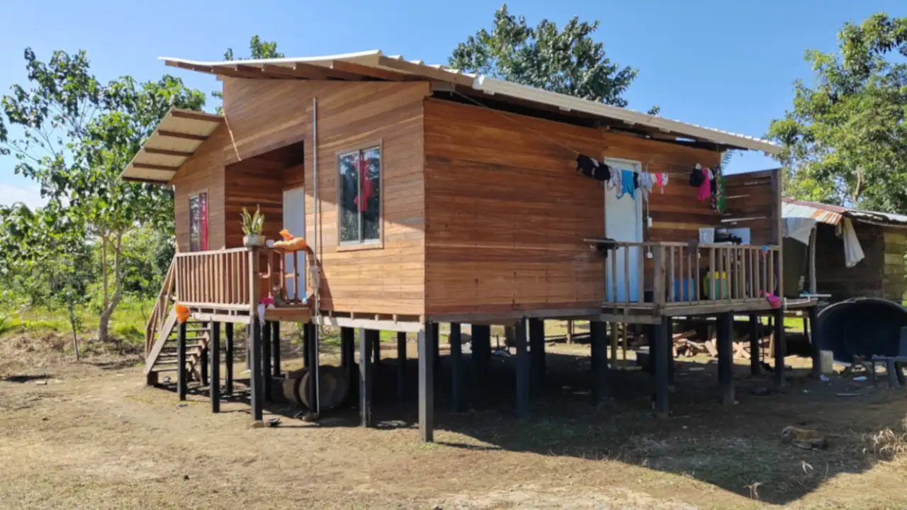 Polémica por casas en el Chocó: Alcalde de Unguia confirmó que las fotos publicadas por Petro sí son reales casas-en-choco-gobierno-gustavo-petro