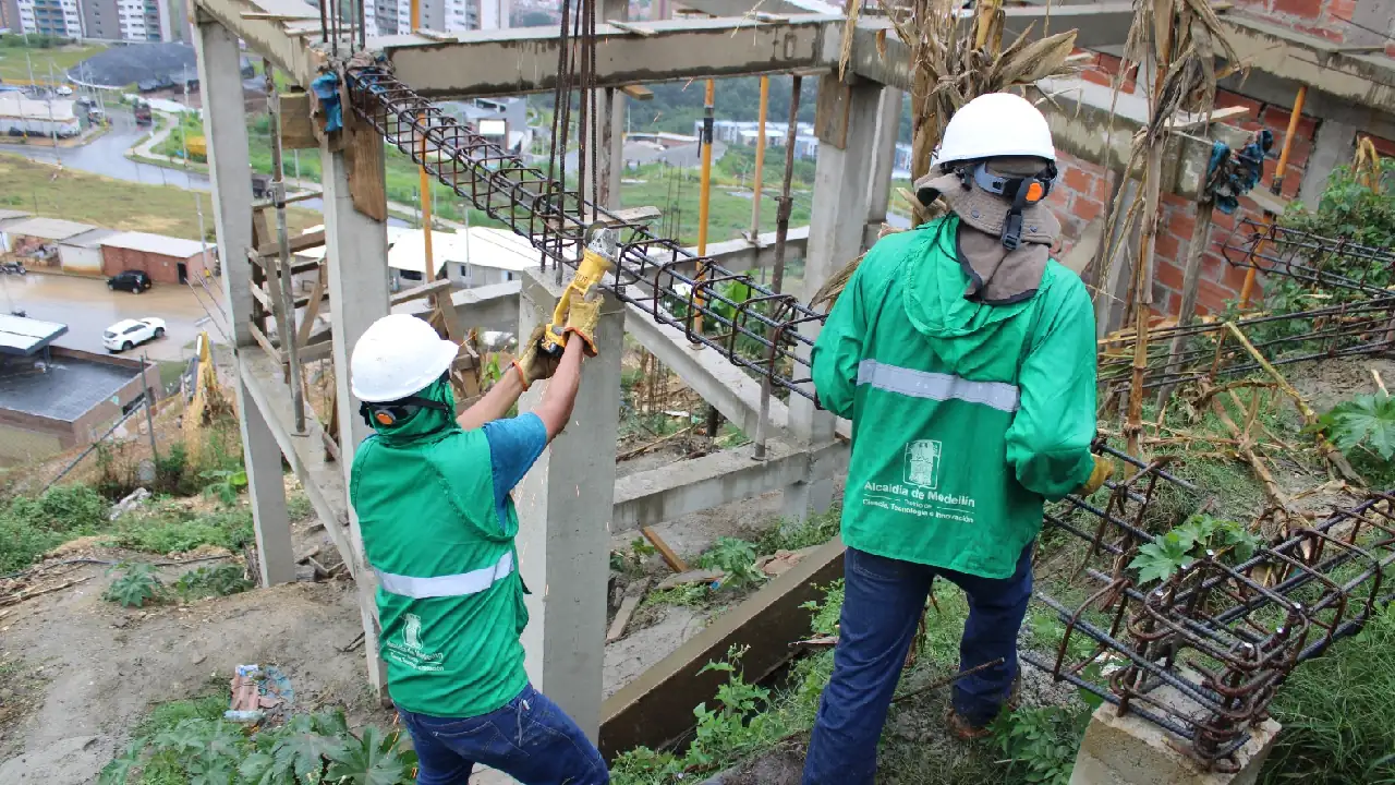construcciones-ilegales-medellin-demolicion1