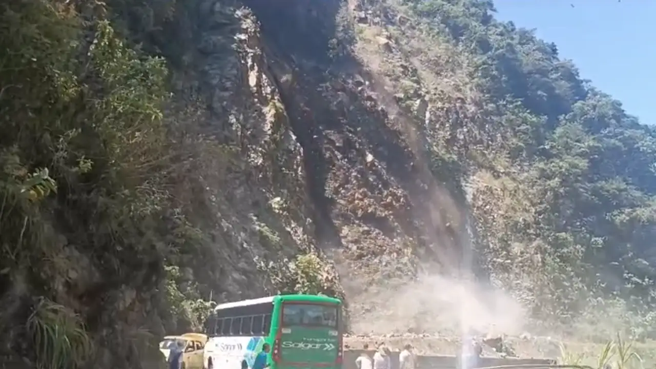 derrumbe-via-salgar-suroeste-antioqueño
