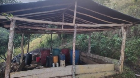 desmantelan-laboratorio-coca-zona-taraza1