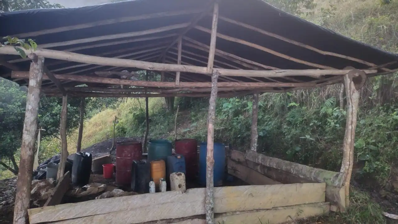 desmantelan-laboratorio-coca-zona-taraza1