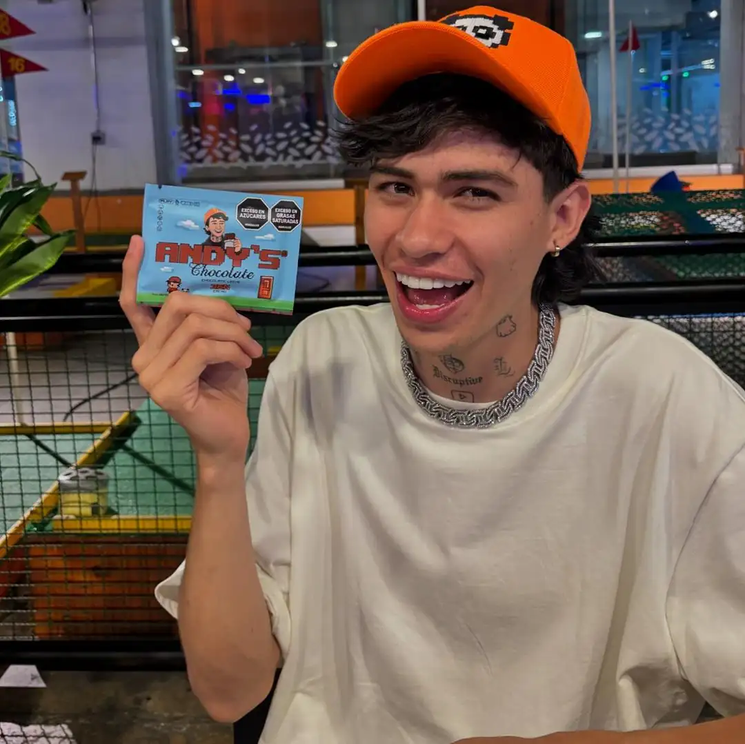 Andrés Jiménez, el influencer paisa que lanzó su propia marca de chocolates