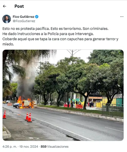 Incendian vehículo de la Secretaría de Movilidad en medio de la protesta en la Av. Las Vegas 1 Incendian vehículo de la Secretaría de Movilidad en medio de la protesta en la Av. Las Vegas