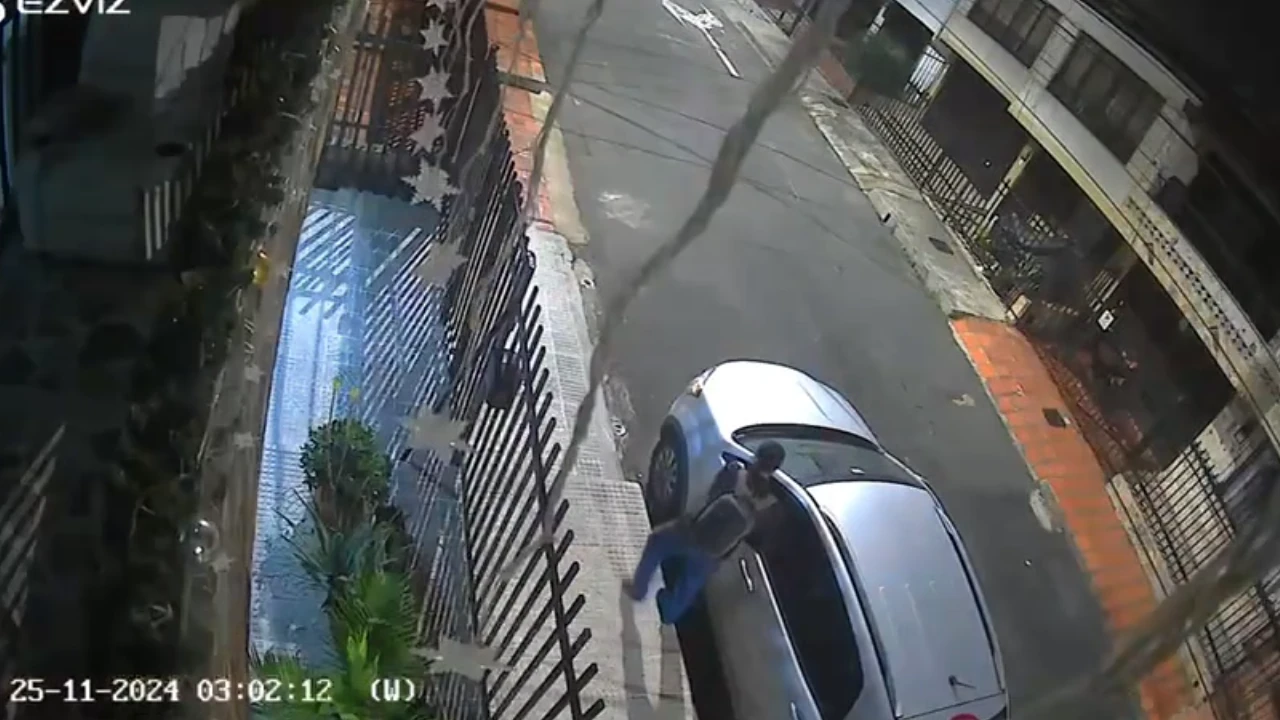 ¡Hasta cuándo! Ladrón de retrovisores de nuevo queda grabado en cámara de seguridad en Guayabal ¡Hasta cuándo! Ladrón de retrovisores de nuevo queda grabado en cámara de seguridad en Guayabal