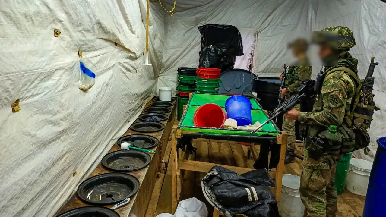 Escondido en zona boscosa de Santa Rosa de Osos hallaron laboratorio que producía 2 toneladas de coca laboratorio-coca-destruido-ejercito-santarosaosos