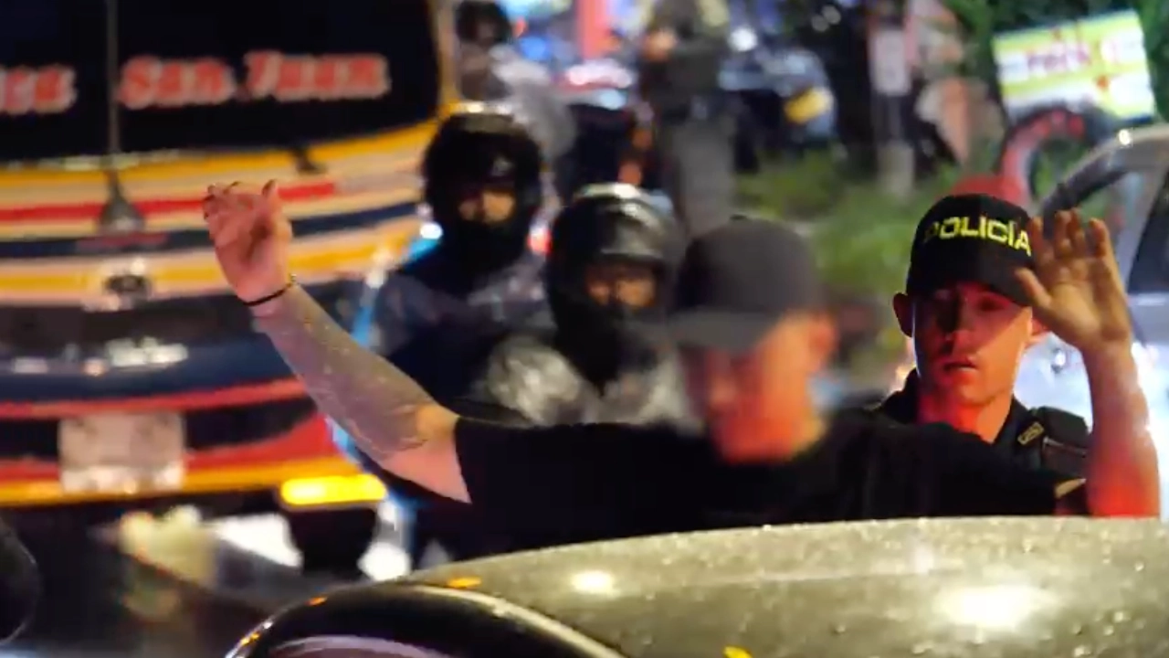 La comuna 13 vivió un megaoperativo por parte de la Policía y la Alcaldía de Medellín La comuna 13 vivió un megaoperativo por parte de la Policía y la Alcaldía de Medellín