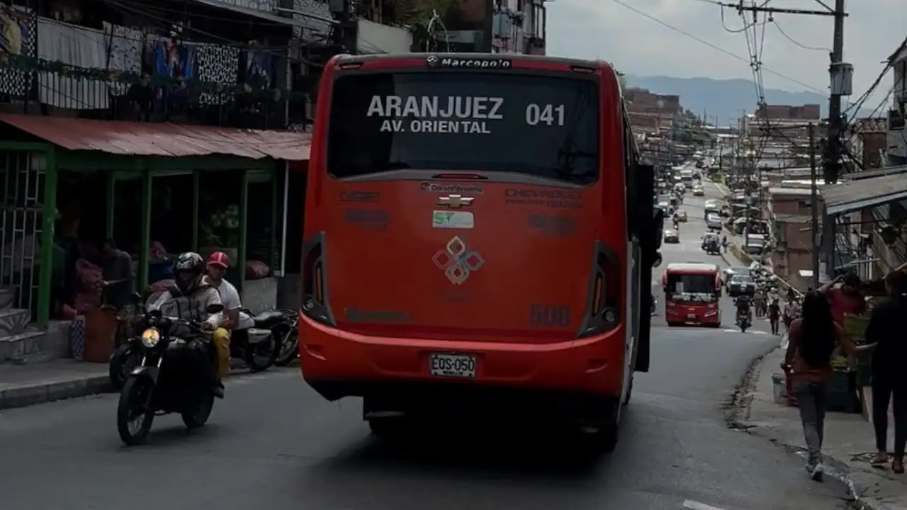 Hay una nueva ruta de buses en el nororiente de Medellín que beneficia a más de 14.000 usuarios