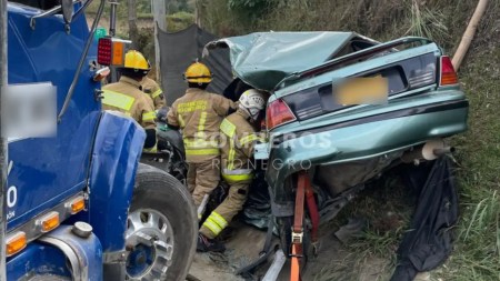 Otra mujer quedó atrapada en el vehículo embestido por una volqueta en Rionegro
