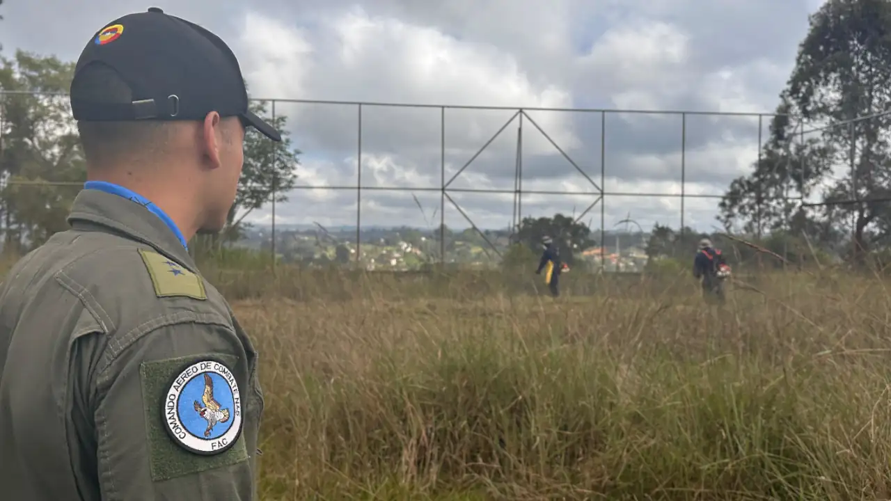 Comunidad y uniformados de la Fuerza Aérea embellecieron un espacio deportivo en Rionegro