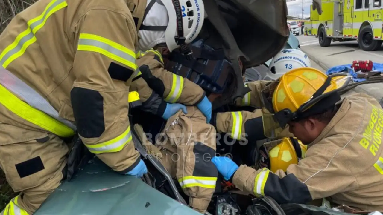 Otra mujer quedó atrapada en el vehículo embestido por una volqueta en Rionegro