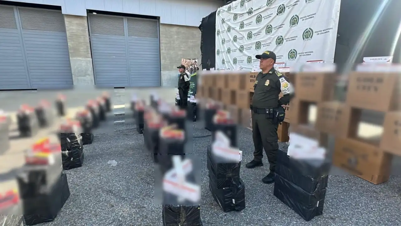 Policía incauta millonario cargamento de cigarrillos de contrabando en Copacabana 1 Policía incauta millonario cargamento de cigarrillos de contrabando en Copacabana
