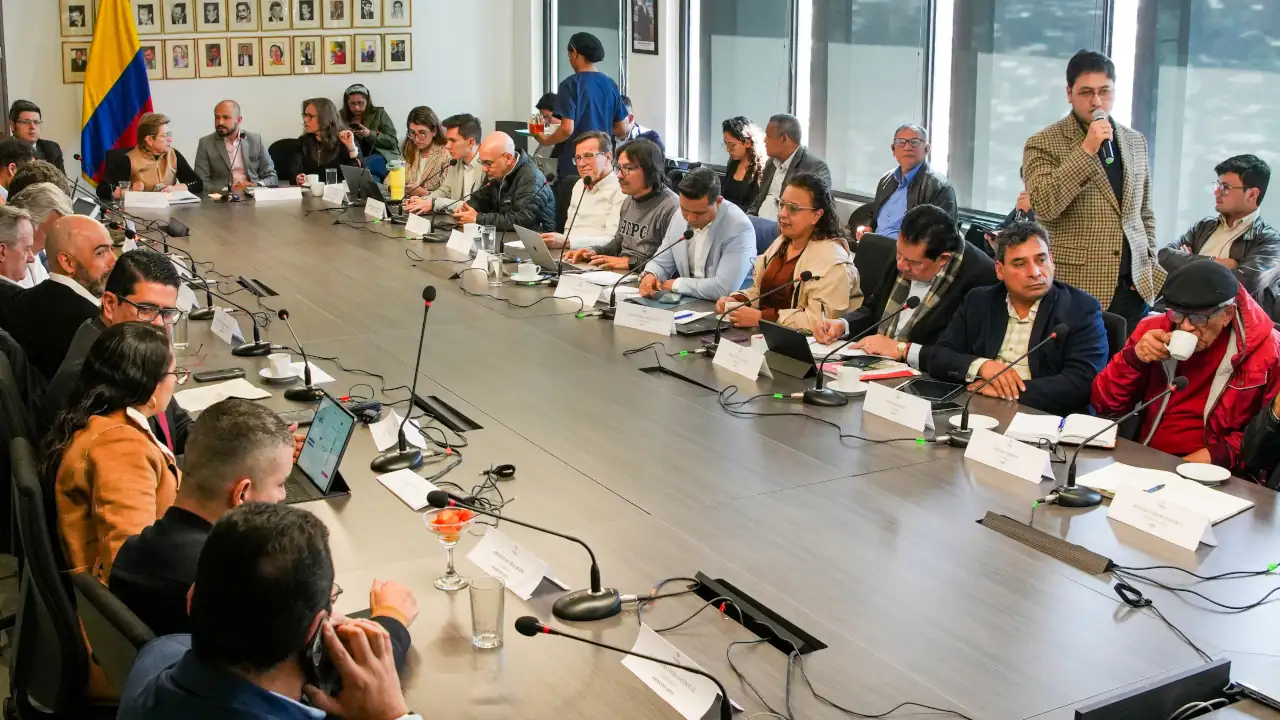 Salario mínimo 2025: Esta es la cifra que proponen los sindicatos de trabajadores